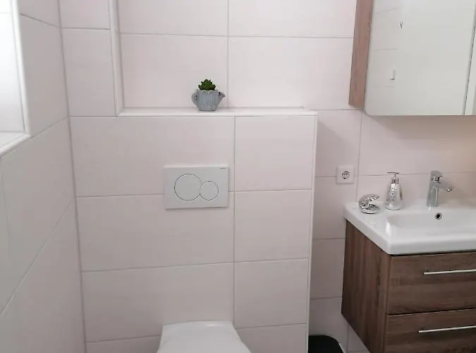 Franz Josef - By Mynests *