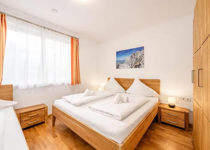 Franz Josef - By Mynests